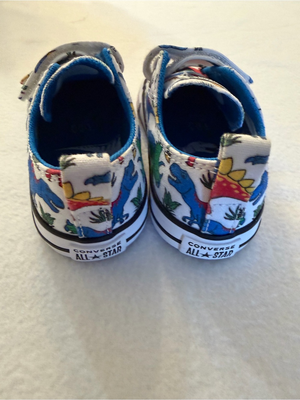Converse Toddler Boys Dinosaur Sneakers Colorful Shoes Size 8 NWOB - Picture 2 of 7